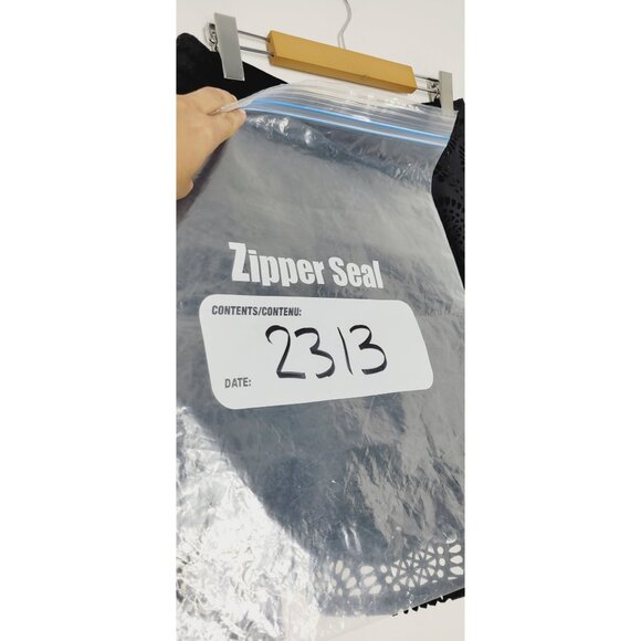 C'est Moi Black Cut Out Floral Lace Zipper Back Lined A-Line Mini Skirt Size L - Picture 10 of 10